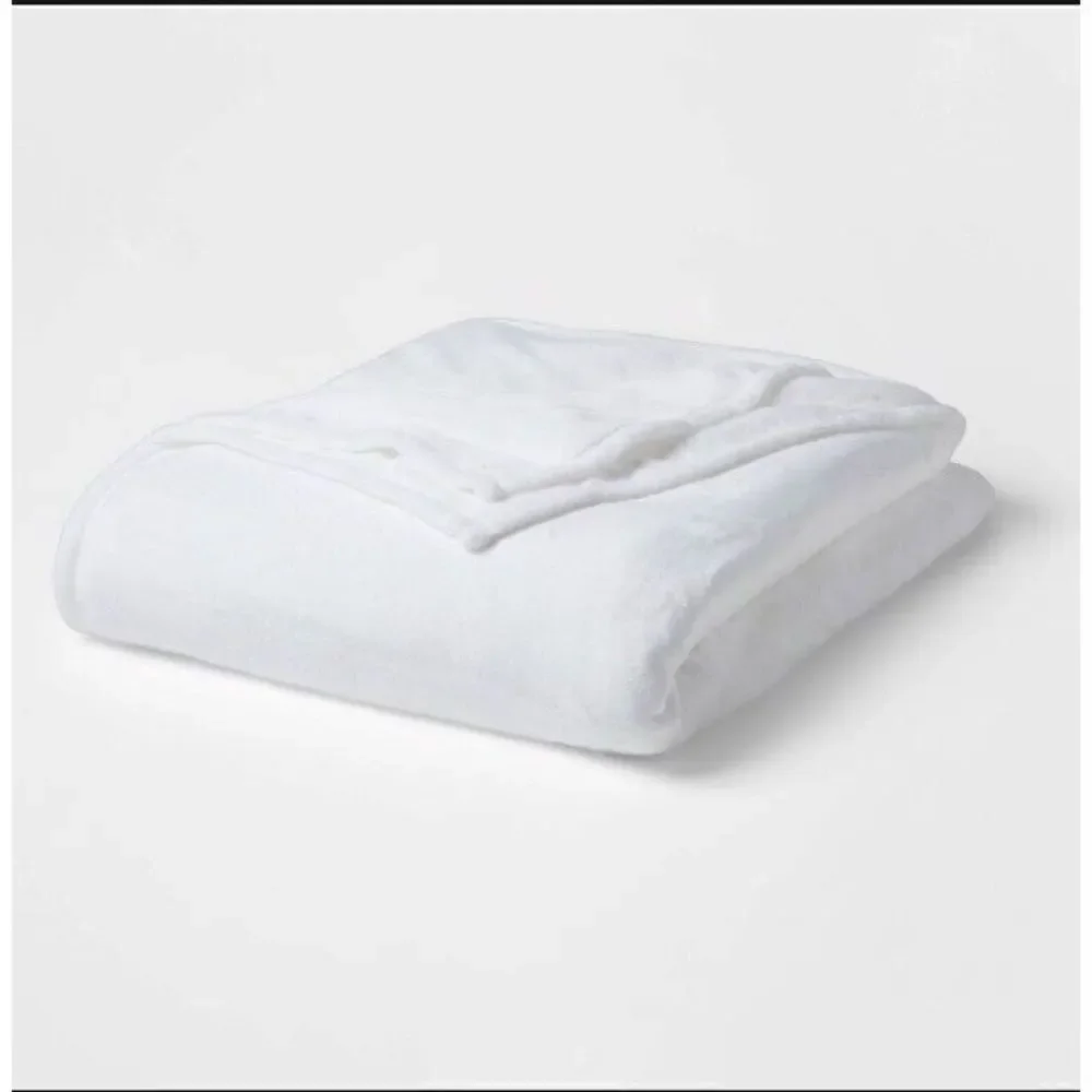 Room Essentials Plush Bed Blanket Throw